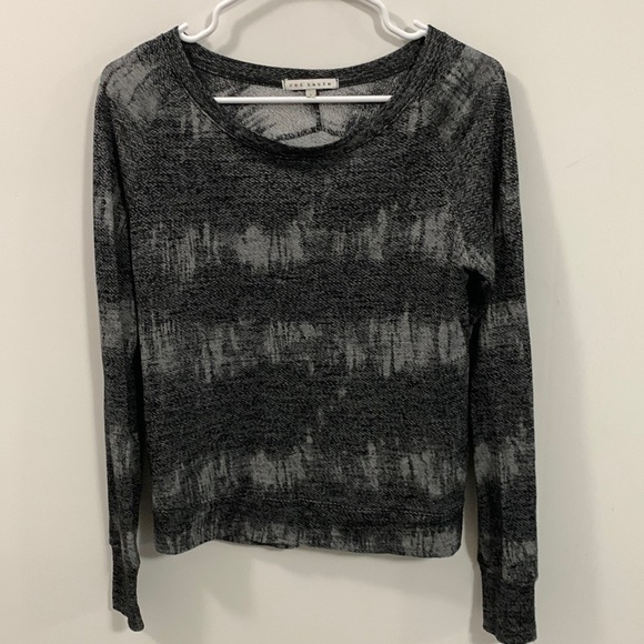 Red Haute women’s long sleeve crew neck top, size small, thumb holes good cond - Picture 1 of 6